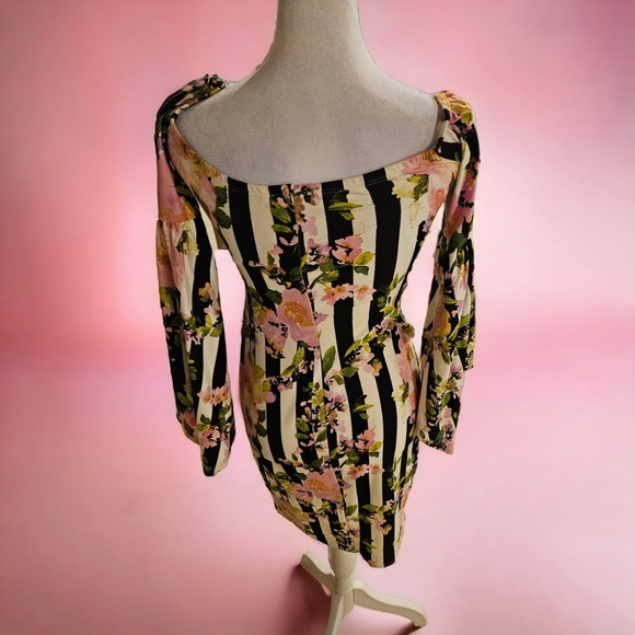 Venus Floral Bell Sleeve Off Shoulder Dress Size Small NWOT - Picture 2 of 6